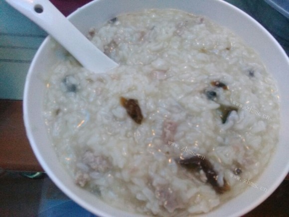 生滚皮蛋瘦肉粥