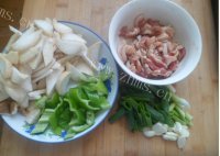 好吃的杏鲍菇青椒炒肉片做法图解1)