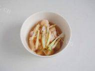 家常菜茄汁鸡米花做法图解1)
