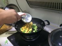 家常菜青椒炒蛋做法图解5)