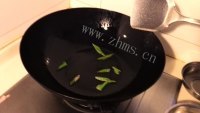人间美味般的白菜炖冻豆腐做法图解3)