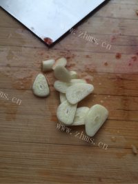 美味营养的西红柿炒土豆片做法图解3)