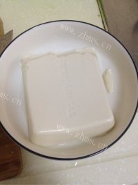 美味的皮蛋豆腐做法图解1)