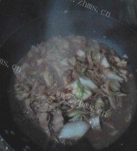家常菜五花肉白菜炖粉条做法图解2)