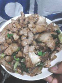 家常菜梅菜干炒五花肉做法图解4)