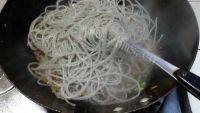 家常菜白菜猪肉炖粉条做法图解10)