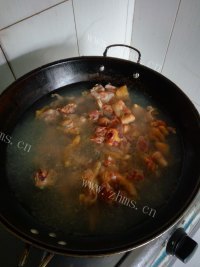 美味的芋儿烧鸡做法图解2)