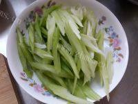 素炒芹菜做法图解1)