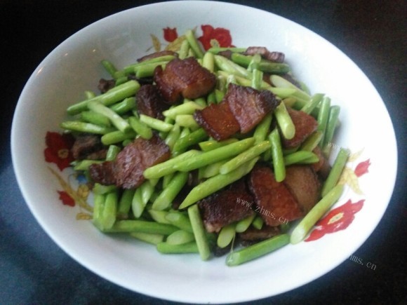 喷香的蒜苔回锅肉