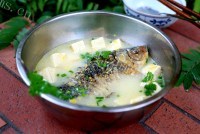 好吃的豆腐鲫鱼奶白汤做法图解5)