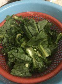 蒜蓉苦麦菜汤做法图解1)