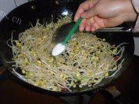 家常菜爆炒黄豆芽做法图解5)