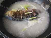 回味无穷的鲫鱼豆腐汤做法图解4)