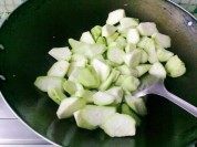 蒜蓉炒丝瓜做法图解3)