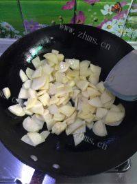 家常菜洋葱炒土豆做法图解3)