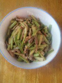 家常菜芹菜炒肉丝
