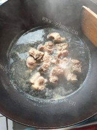 美味的红菌粟米排骨汤做法图解2)
