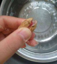 下酒菜五香煮花生做法图解2)