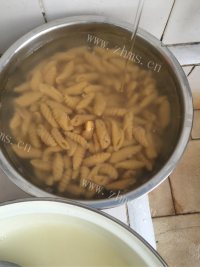 好吃的西红柿烩海螺面做法图解12)