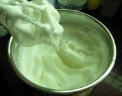 自制焦糖菠萝蛋糕做法图解9)