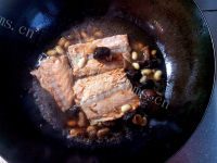 美味的三文鱼排炖黄豆的做法图解七