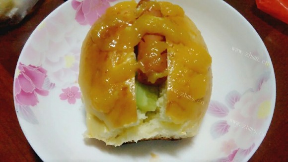 色泽鲜亮的热狗面包