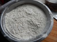色泽鲜亮的韭菜鸡蛋水饺做法图解1)