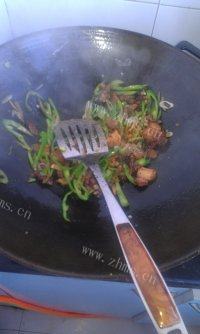 家常菜青椒炒猪肉做法图解9)