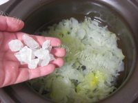 美味的红枣银耳汤做法图解4)