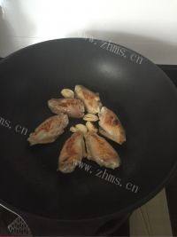 美味的盐煎鸡翅做法图解5)