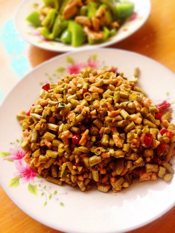 美味营养的酸豆角炒肉末