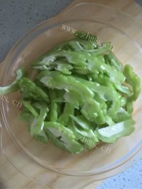 美味的苦瓜炒蛋做法图解2)