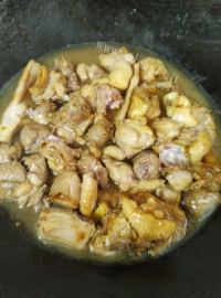 特色美食芋头焖鸭做法图解8)