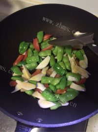 好吃的豆角菌鲍菇焖面红萝卜做法图解1)