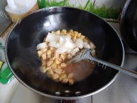 美味的土豆炒鸡丁做法图解9)