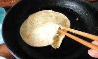 珍馐美味的鸡蛋灌饼做法图解9)