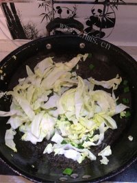 美味的包菜蛋炒饭做法图解6)