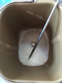 自制草莓酸奶做法图解2)