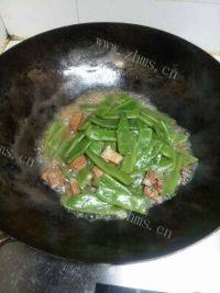 家常菜红烧肉炖豆角做法图解5)