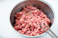 简易的羊肉饺子做法图解4)