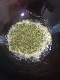好吃的香椿炒鸡蛋做法图解4)