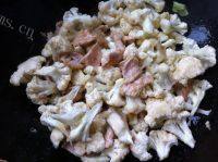 老爸做的菜花炒肉做法图解4)