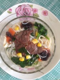 美味的豌豆苗牛肉面做法图解9)