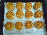 自制广式咖喱肉松月饼做法图解18)