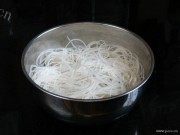 家常泡菜炒米粉做法图解1)