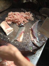 自制鲅鱼饺子做法图解2)