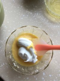 自制虎皮蛋糕卷做法图解10)