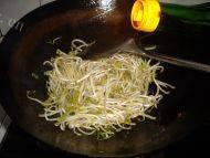 简易版醋溜绿豆芽做法图解9)