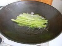肉片芹菜做法图解5)