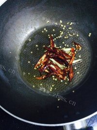美味的折耳根炒腊肉做法图解3)